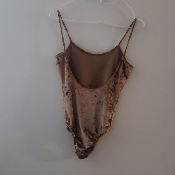 Velvet onesie - Picture 3 of 3